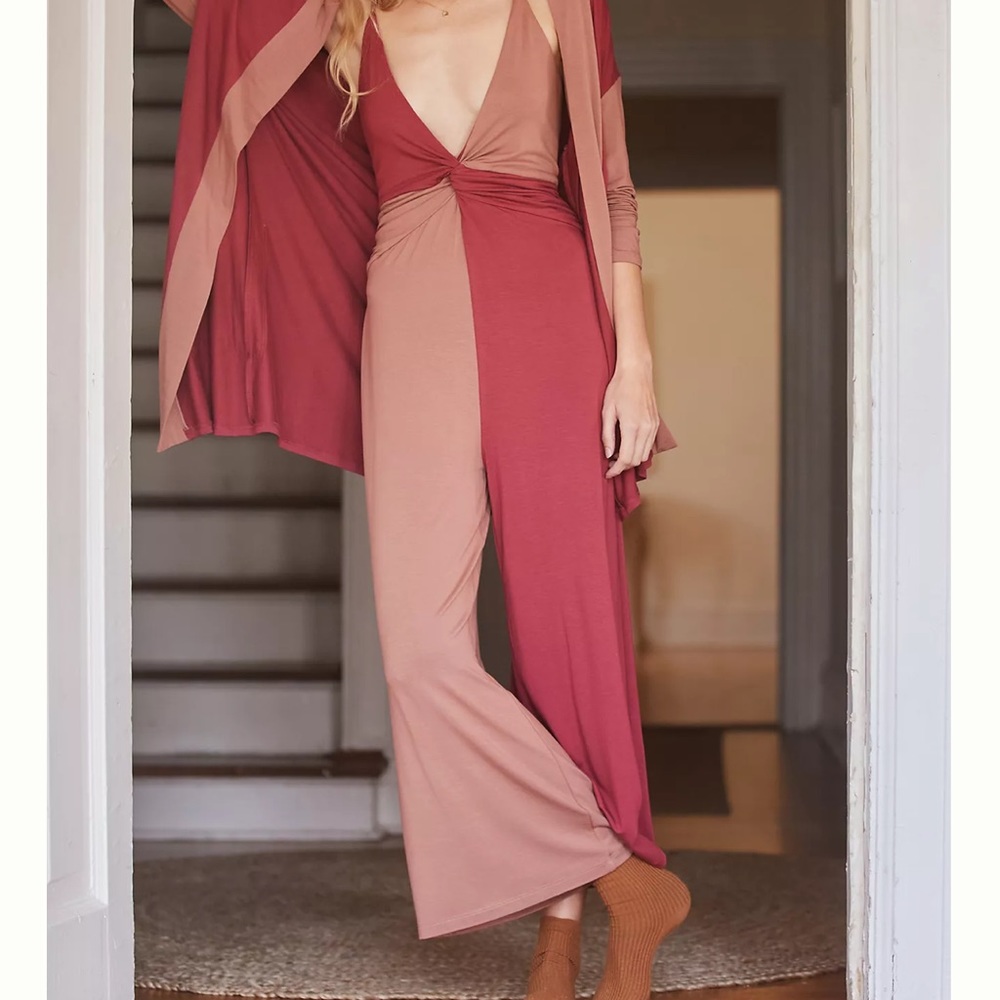 💕SET! Twisted front jumpsuit and matching cardigan/robe.
